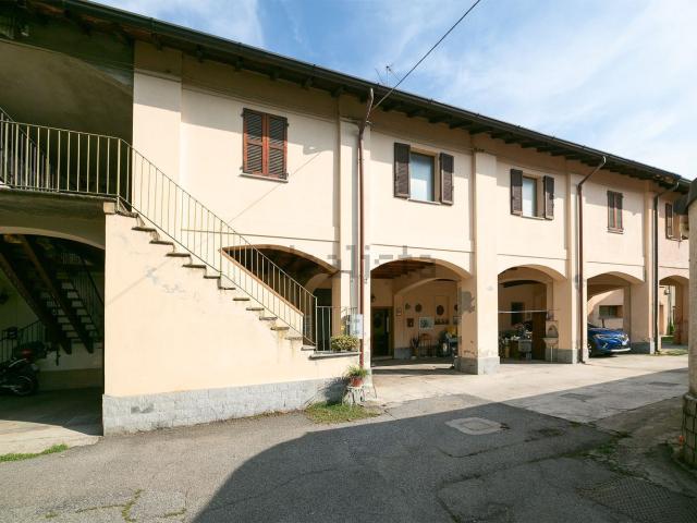 Rustico in vendita a Cazzaniga, Monza