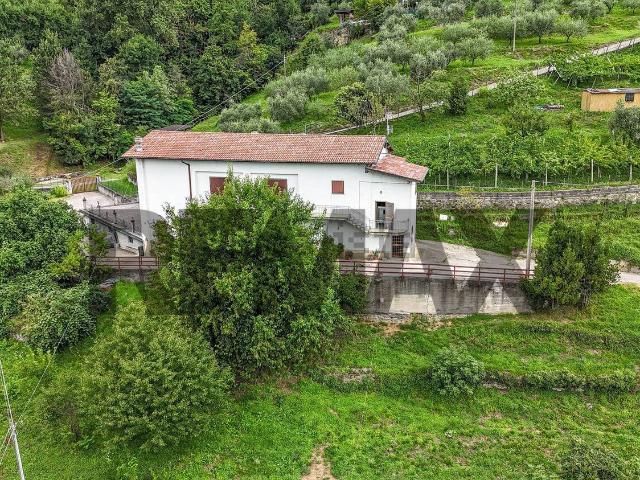 Rustico in vendita a Foresto Sparso, Lombardia