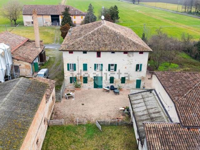 Rustico in vendita a Val d’Enza, Re