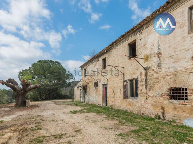 Rustico in vendita a Santa Maria delle Fabbrecce, Pesaro