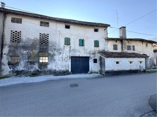 Rustico in vendita a Aviano, Friuli-Venezia Giulia