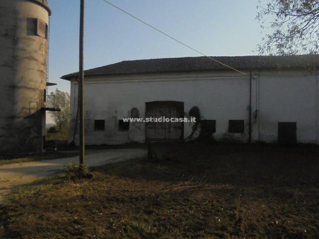 Rustico in vendita a Castelleone, Lombardia