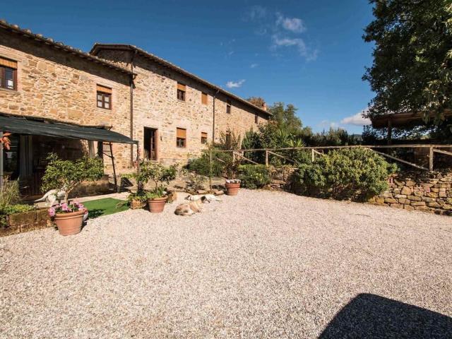 Rustico in vendita a Uzzano E Castello