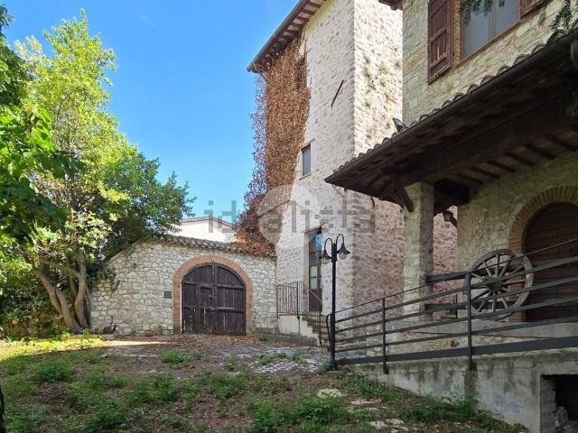 Rustico in vendita a Spoleto, Umbria