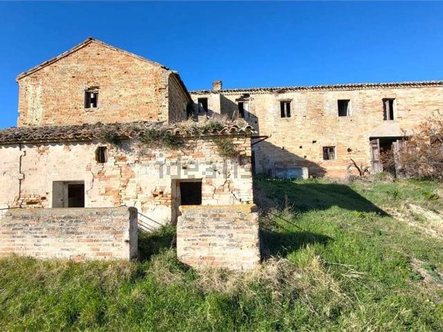 Rustico in vendita a Santa Petronilla, Marche