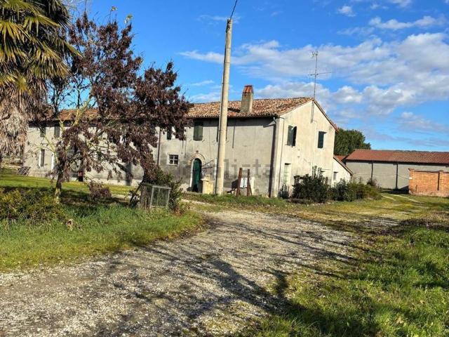 Rustico in vendita a Russi, Reggio Emilia
