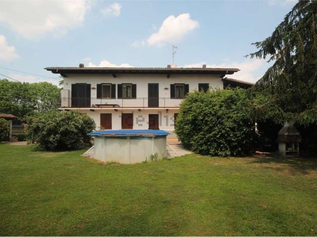 Rustico in vendita a Oleggio, Novara