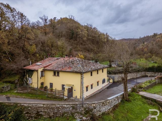 Rustico in vendita a Scarperia e San Piero, Scarperia