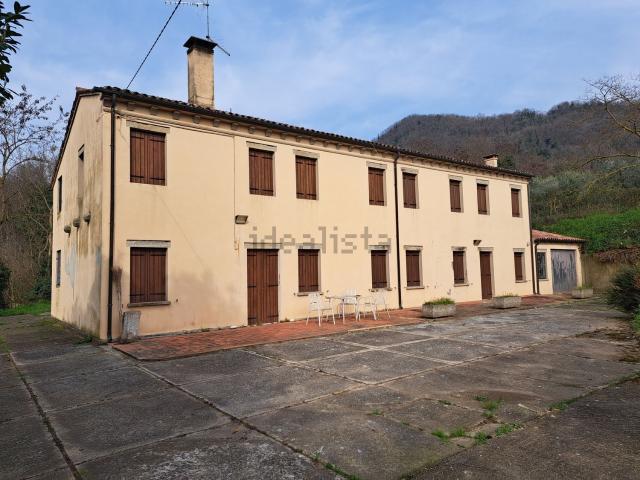 Rustico in vendita a Lozzo Atestino, Veneto