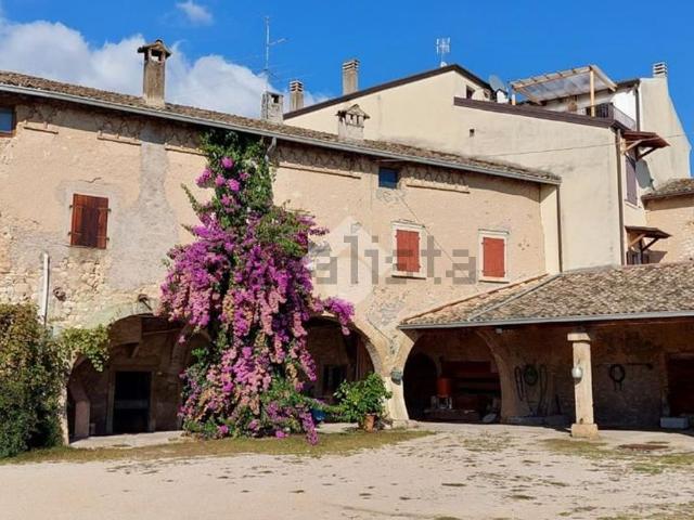 Rustico in vendita a Rubiana, Caprino Veronese