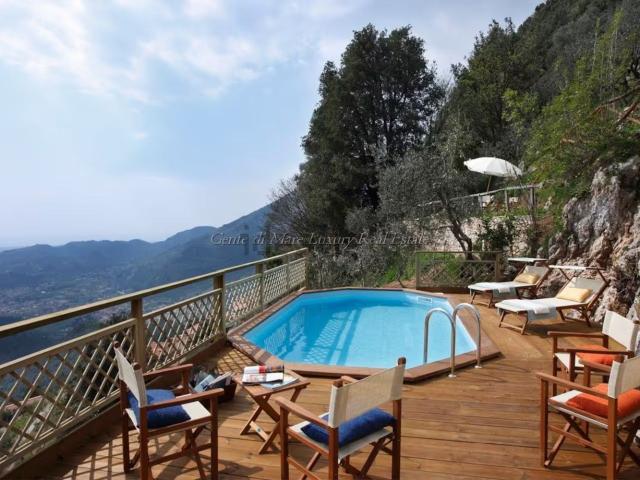 Rustico in vendita a Lombrici, Camaiore
