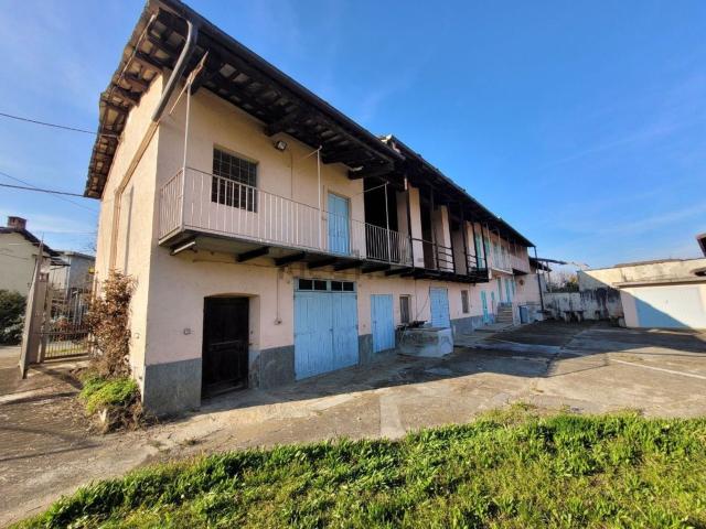 Rustico in vendita a Famolasco, Piemonte