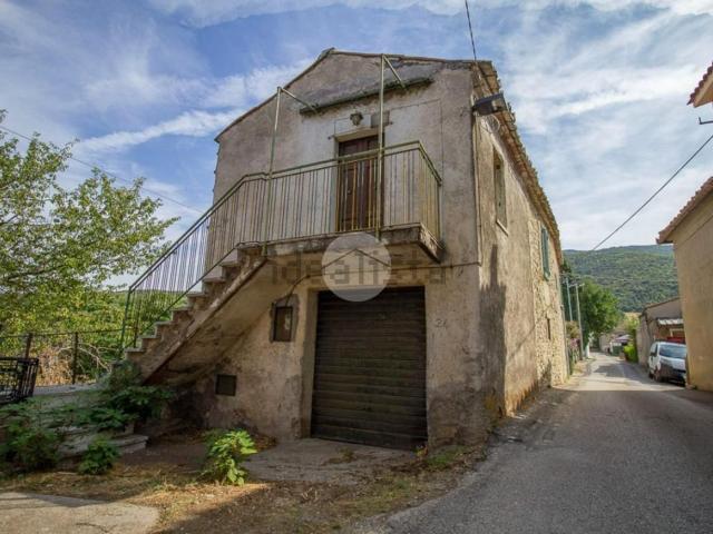 Rustico in vendita a Montebuono, Lazio