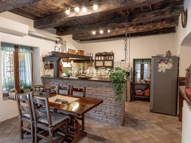 Rustico in vendita a Calvenzano, Bergamo