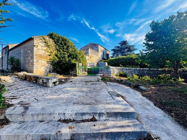 Rustico in vendita a Centro Direzionale ASI Ragusa, Ragusa