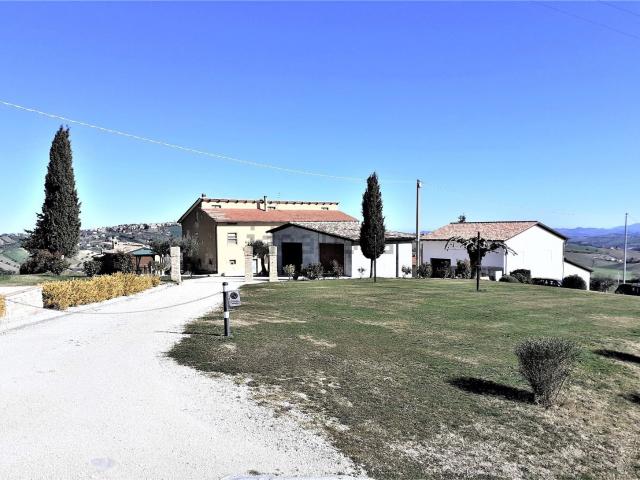 Rustico in vendita a Strada, Marche