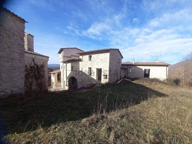Rustico in vendita a Sellano, Umbria