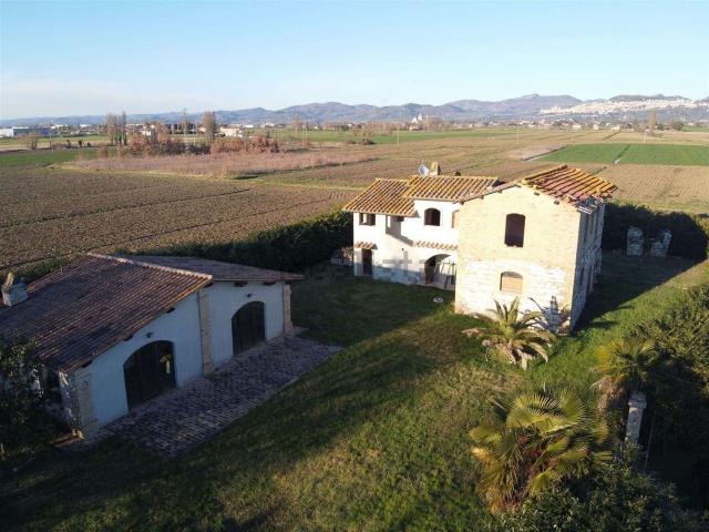 Rustico in vendita a Assisi, Umbria