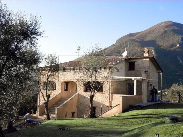 Rustico in vendita a Vado, Camaiore