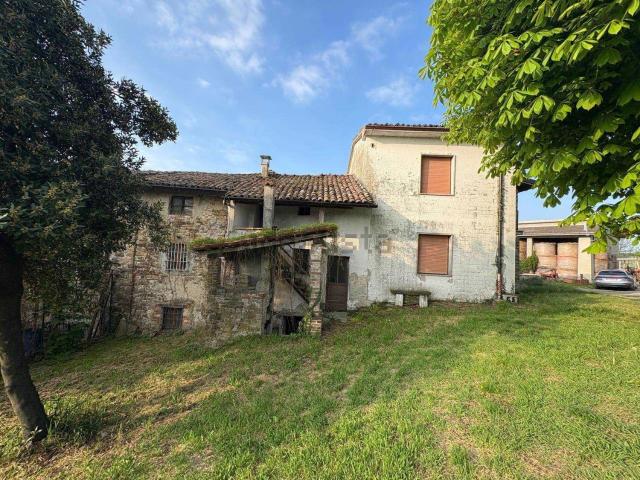 Rustico in vendita a Agazzano, Reggio Emilia