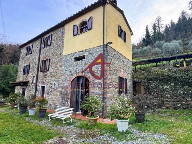 Rustico in vendita a Quarrata, Toscana