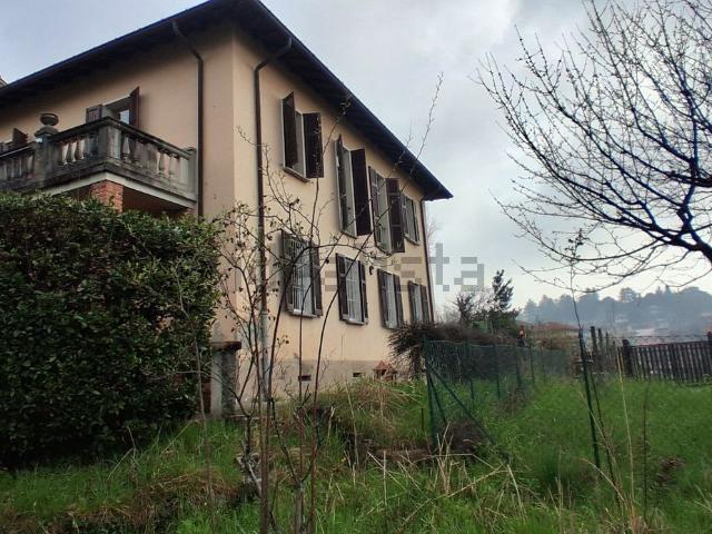 Rustico in vendita a Cassina Mariaga, Erba