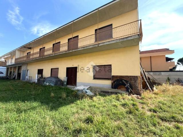 Rustico in vendita a Valera, Varedo