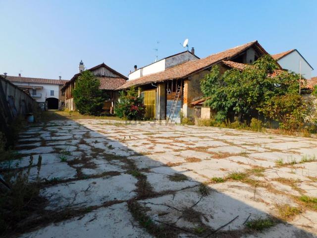 Rustico in vendita a Dorno, Lombardia