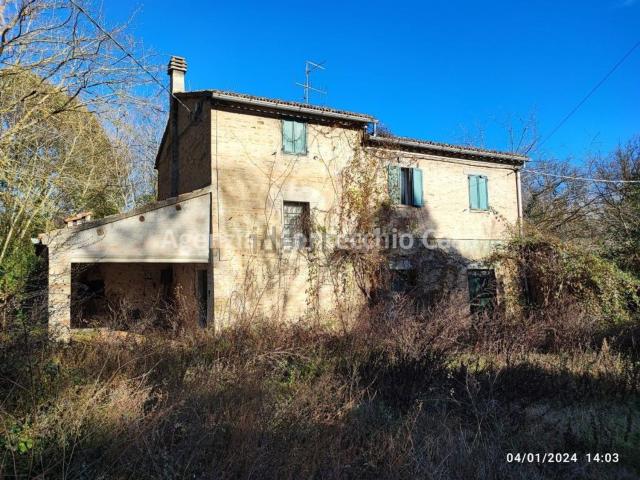 Rustico in vendita a Pesaro, Pesaro E Urbino