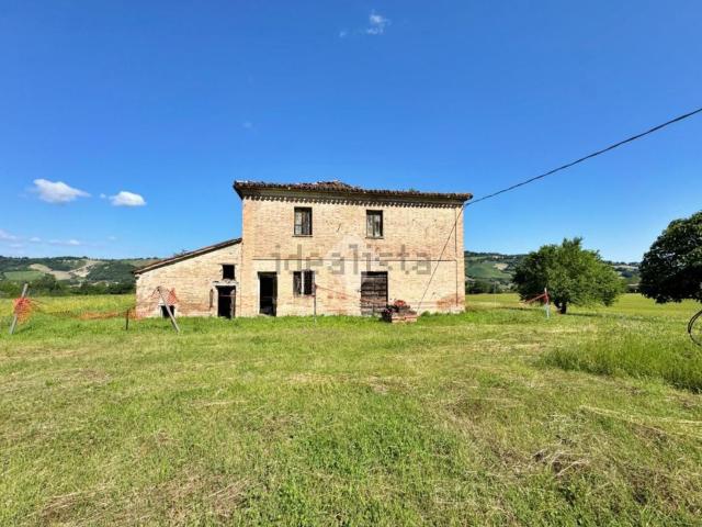 Rustico in vendita a Vallefoglia, Marche