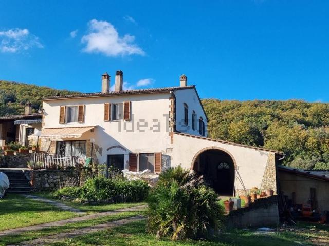 Rustico in vendita a Collesalvetti, Toscana