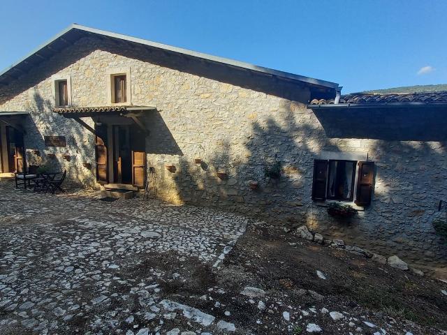 Rustico in vendita a Cascia, Umbria