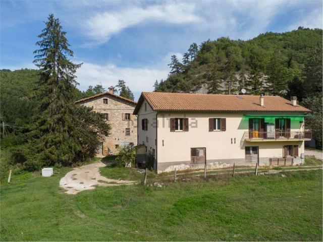 Rustico in vendita a Stazione di Camporeggiano, Gubbio