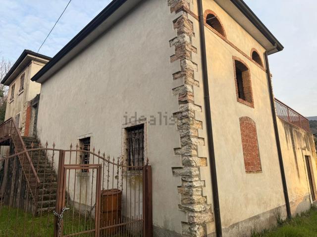 Rustico in vendita a Caprino Veronese, Veneto