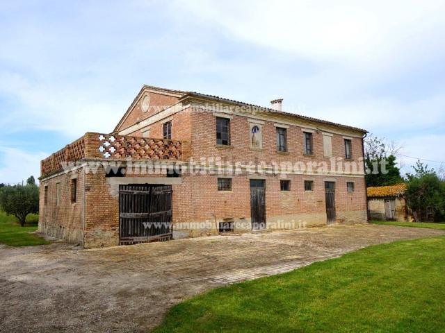 Rustico in vendita a Frazione Sambucheto, Recanati