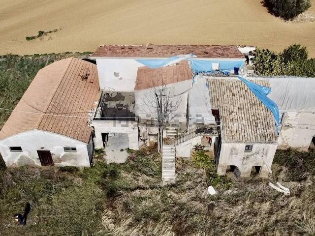 Rustico in vendita a Unione dei Comuni della Val Vibrata, Colonnella