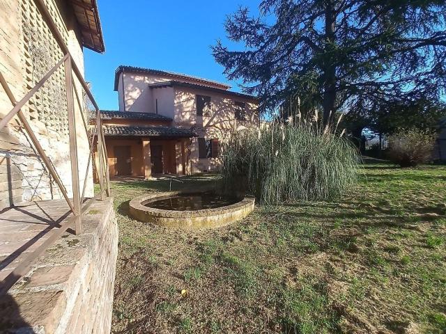 Rustico in vendita a Trevi, Umbria