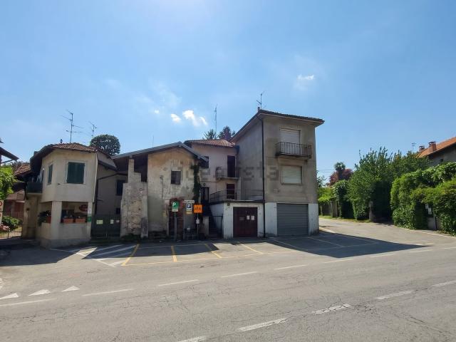 Rustico in vendita a Travedona Monate, Lombardia
