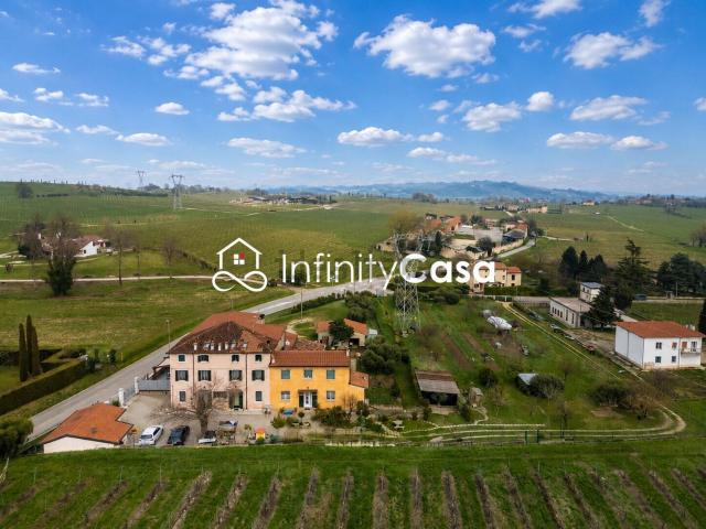 Rustico in vendita a Sommacampagna, Veneto