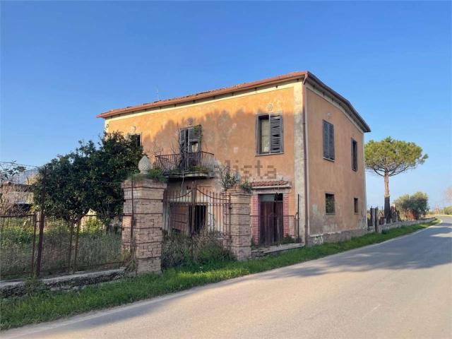 Rustico in vendita a Mondragone, Campania