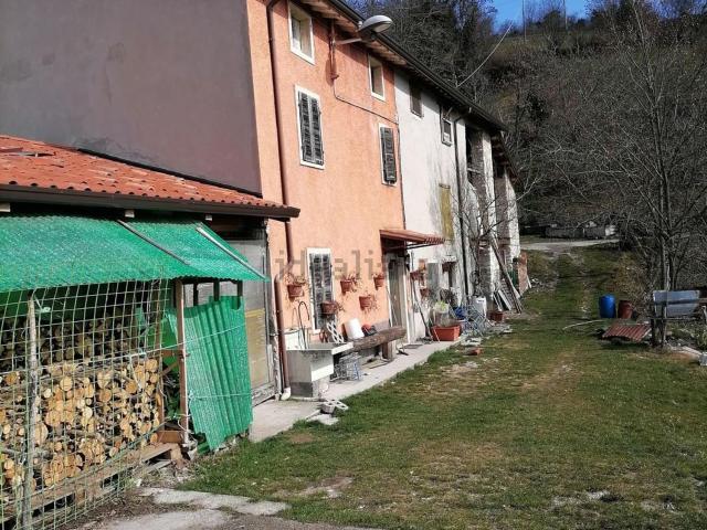 Rustico in vendita a Tregnago, Veneto