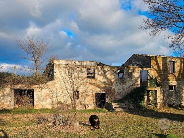 Rustico in vendita a Foligno, Umbria