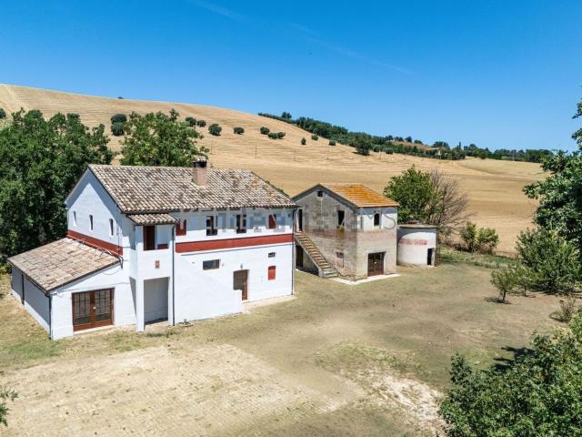 Rustico in vendita a Contrada Fratte, Montefano