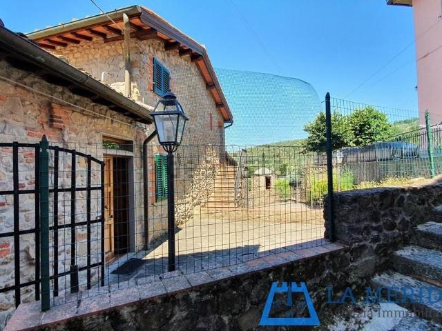 Rustico in vendita a Lamporecchio, Toscana