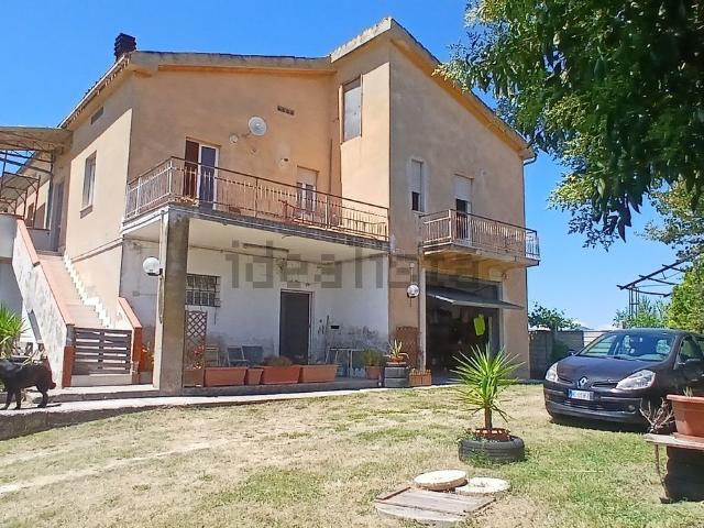 Rustico in vendita a Loreto Aprutino, Abruzzo