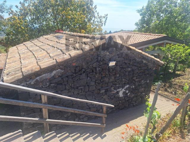 Rustico in vendita a Linguaglossa, Sicilia