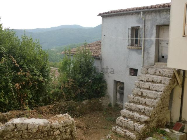 Rustico in vendita a Rocchetta A Volturno, Molise