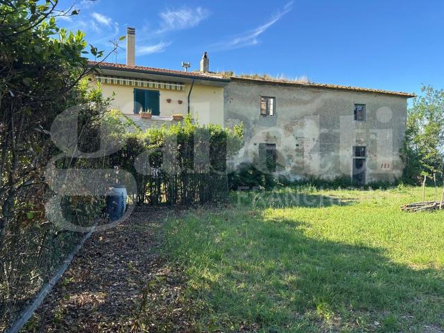 Rustico in vendita a Collesalvetti, Toscana