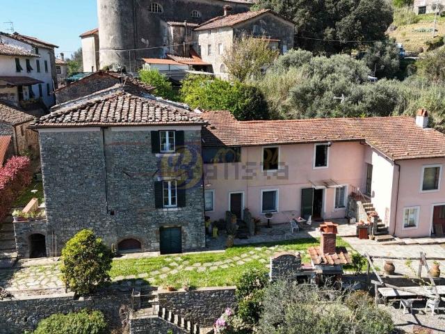 Rustico in vendita a Fibbialla, Camaiore