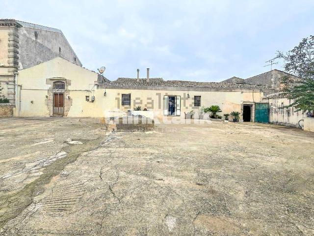 Rustico in vendita a Chiaramonte Gulfi, Sicilia